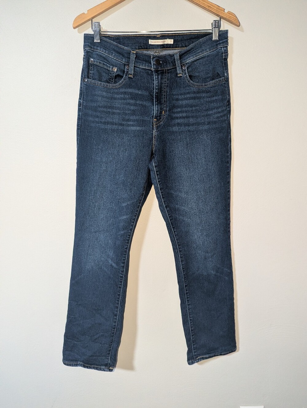 31 Levi's 724 High Rise Straight Dark Wash Jeans